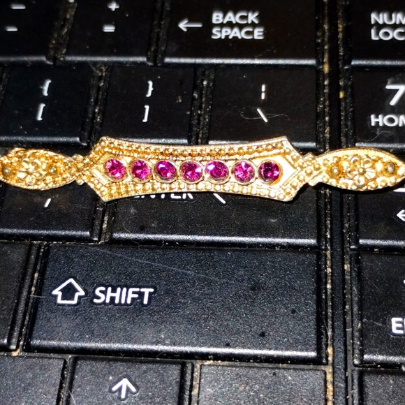 Beautiful golden bar brooch with Ruby like stones - Picture 1 of 1